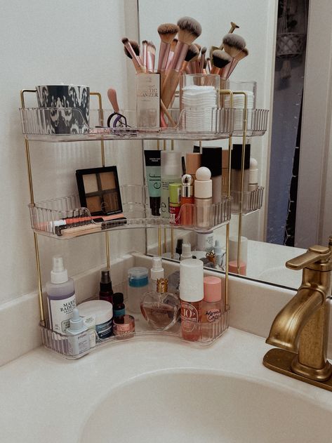 How to Add Corner Storage to a Small Bathroom Countertop - Life Love Larson Small Bathroom Counter Storage, College Bathroom Ideas Apartments, Cute Bathroom Organization Ideas, Bathroom Ideas In Apartment, Cute Bathroom Sink Ideas, Small Bathroom Aesthetic Ideas, Organization Bathroom Countertop, Small Apartment Bathroom Organization, Small Sink Organization