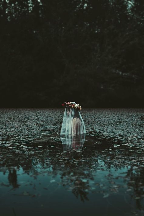 Swamp Witch Aesthetic, Spooky Photoshoot, Spooky Shoot, Swamp Witch, Water Photoshoot, Witch Photos, Lake Photoshoot, Water Shoot, Lady Of The Lake