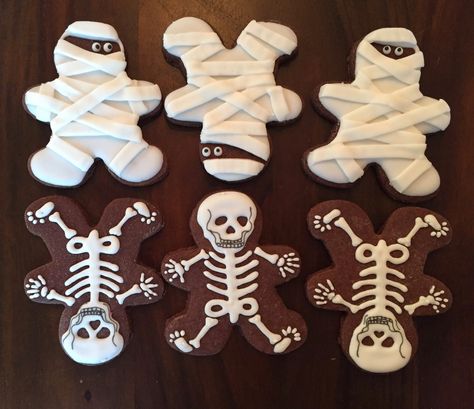 Gingerbread Halloween, Halloween Sugar Cookies Decorated, Galletas Halloween, Dulces Halloween, Halloween Cookies Decorated, Halloween Sugar Cookies, Cookies Halloween, Halloween Baking, Sugar Cookie Designs