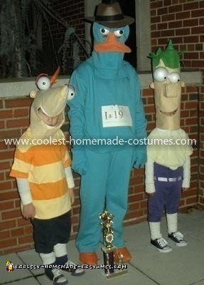 Halloween Three People Costume Ideas, Group Halloween Costumes For 6 Friends, Trio Funny Halloween Costumes, Trio Halloween Costumes Boys, Matching Halloween Costumes Trio, Three People Costumes, Halloween 3 People Costumes, Big Group Costumes, Three People Halloween Costumes