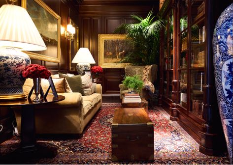 Living Room Ralph Lauren Style, Ralph Lauren Store Aesthetic, Ralph Lauren Western Home, Ralph Lauren Apartment, Ralph Lauren Lighting, Ralph Lauren Style Living Room, Ralph Lauren Aesthetic Home, Ralph Lauren Lodge, Ralph Lauren Living Room Inspiration