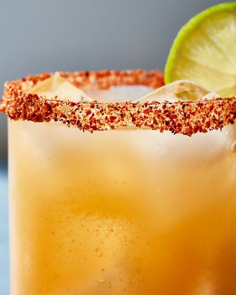 Best Peach Margaritas - How To Make Peach Margaritas Mexican Night Ideas, Flat Stomach Recipes, Ruth Chris Sweet Potato Casserole, Ruth Chris Sweet Potato, Hot Chocolate Smoothie, Peach Margarita Recipes, Tacos Gluten Free, Peach Cocktail Recipe, Peach Margaritas