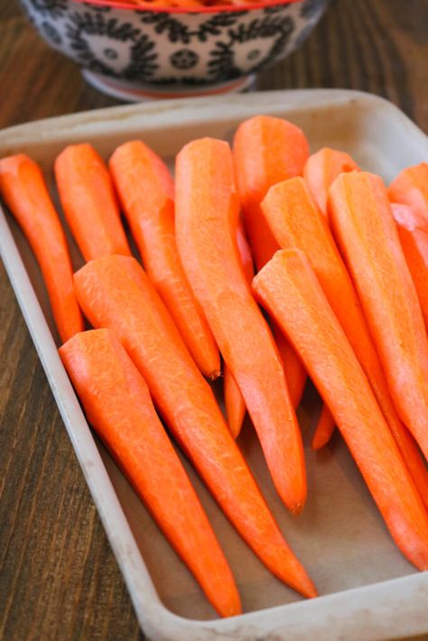 Carrots Oven, E2m Recipes, Carrots In Oven, Carrot Recipes Side Dishes, Cabbage Steaks Recipe, Oven Roasted Carrots, Hotdish Recipes, Roasted Carrots Recipe, Carrots Recipe