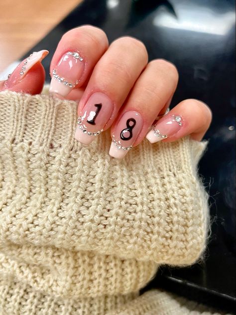 November Birthday Nails Ideas, Birthday Nails With Number 15, B Day Nails Art Ideas, 13 Nail Design, Happy Birthday Nails Designs Art Ideas, Cute 18th Birthday Nails, Nail Ideas For 18th Birthday, Birthday Nails 12-13, Cute Birthday Nail Designs