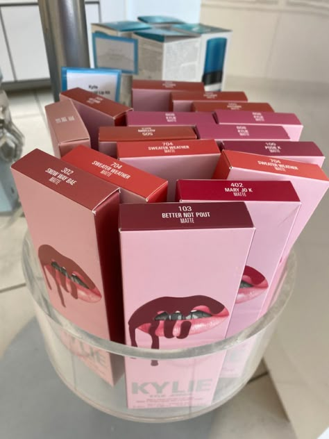 Kylie Cosmetics Liquid Lipstick, Kylie Cosmetics Photoshoot, Kylie Aesthetic, Kylie Jenenr, Kylie Cosmetics Collection, Kylie Products, Kylie Cosmetics Lip Kit, Kelly Jenner, Lips Combo