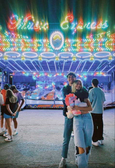 Carnival Ferris Wheel, Carnival Photo Shoots, Fair Pics, Texas Fair, Carnival Date, Fair Pictures, Billy Kid, Die Heart, Shubman Gill