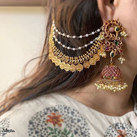 jhumka earrings for a mehndi Jhumka Designs, Indian Jewelry Earrings, Indian Bridal Jewelry Sets, Antique Jewellery Designs, Jewelry Set Design, Indian Jewellery Design Earrings, Antique Jewelry Indian, Wedding Jewellery Collection, Bridal Fashion Jewelry