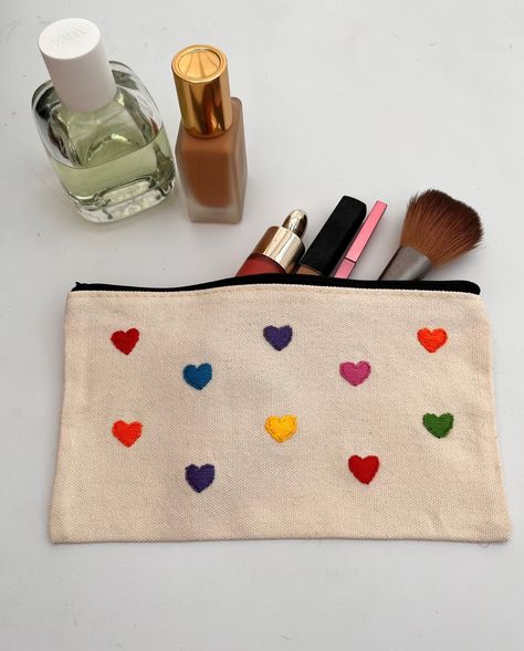 Hand embroidered cololurful heart canvas pouch with zip. Hand embroidered hearts makeup bag, toiletry bag. Embroidered canvas pencil case. Embroidered Makeup Bag, Pouch Painting, Embroidered Totes, Hearts Makeup, Creative Tote Bag, Fashion Studies, Embroidered Pouch, Diy Makeup Bag, Embroidered Hearts