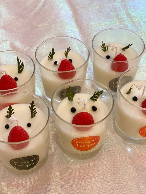 Therapeutic Candles, Christmas Candle Crafts, Spa Candles, Beeswax Candles Diy, Strawberry Candle, Xmas Candles, Homemade Scented Candles, Soya Mumu, Candle Projects