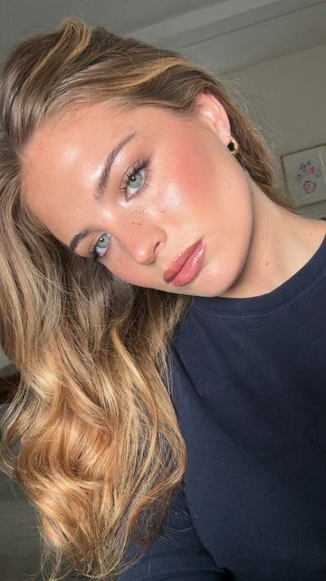 Lila Makeup Looks, Natural Lifted Makeup Look, Dewy Light Makeup, Blue Eyes Natural Makeup Looks, Tabitha Swatosh Makeup, Lila Childs Makeup, Warm Toasty Makeup, Cool Girl Makeup Looks, True Spring Makeup Looks