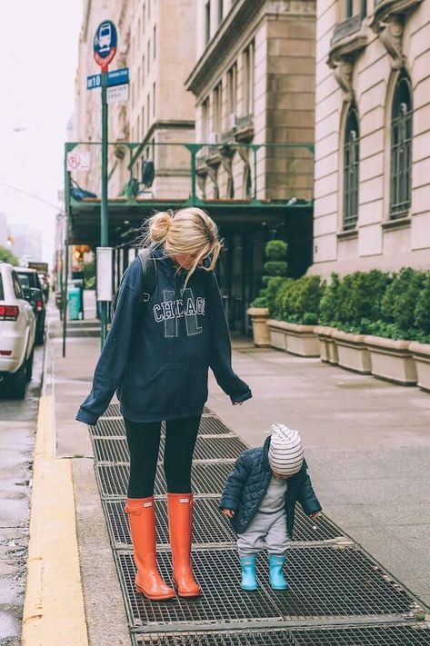 9 Extremely Stylish Mom And Child Duos - Page 3 of 3 Amber Fillerup, Moms Goals, Barefoot Blonde, Mommy Goals, Future Mommy, Stylish Mom, Future Mom, Future Goals, Cute Family