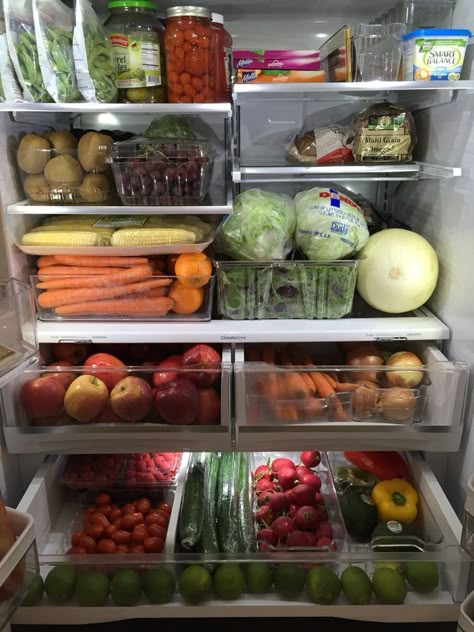 Dream Fridge, Healthy Fridge, Healthy Groceries, Fridge Organization, Healthy Lifestyle Food, Think Food, Healthy Foodie, Simple Kitchen, Healthy Lifestyle Inspiration