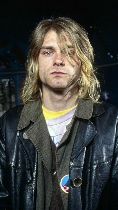 Kurt Cobain Outfit, Nirvana Members, Curco Vein, Kurt Cobain Photos, Nirvana Music, Kurt Nirvana, Nirvana Shirt, Donald Cobain, Kurt Cobain Nirvana