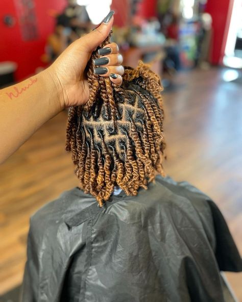 Kyla LaVeau on Instagram: “Medium two strand twist brick pattern starter locs 💕 #locsbylaveau #stllocs #stlstarterlocs #startlocs” Medium Starter Locs, Two Strand Twist Starter Locs, Twist Starter Locs, Loc Goals, Coiling Natural Hair, Loc Method, Short Locs, Dreadlock Hairstyles For Men, Beautiful Dreadlocks