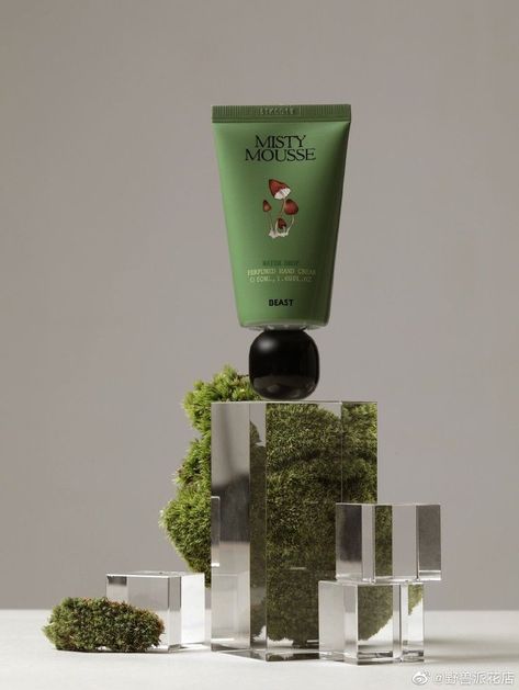 Popeye Magazine, Green Skincare, Cosmetic Packaging Design, Skincare Packaging, Shower Oil, Cosmetic Design, Still Photography, Time Design, Store Displays