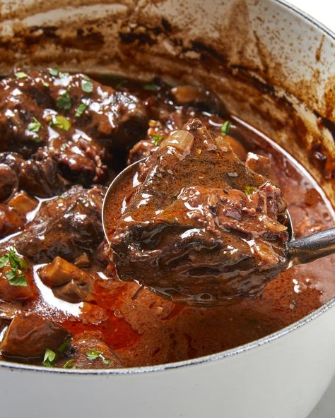 Cozy Food Recipes, Vleis Resepte, French Beef Stew, Beef Bourguignon Recipe, Cauliflowers, Beef Stew Recipe, French Cooking, Think Food, Beef Recipes Easy