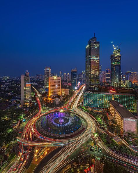 Night Life Photography, Outdoor Photography Tips, Jakarta City, Night Time Photography, Shutter Photography, Hispanic Culture, Cityscape Photography, Long Exposure Photography, Night Pictures