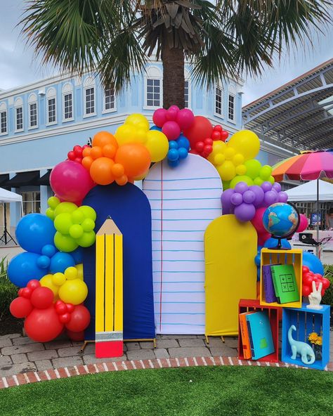 🎈Back to School events🎈 🎈✨ Get ready to elevate your back-to-school events with vibrant balloon decor! 📚🌟 Whether you're celebrating the start of a new school year or hosting a fun gathering, our colorful balloon arrangements are here to brighten up the occasion. 🎉 From whimsical arches to playful balloon bouquets, we've got everything you need to create a picture-perfect backdrop that students will love! 🎈💫 Let's make this school year extra special with a pop of color and a lot of fun! 🎓🌈 ... Preschool Graduation Decorations, Kindergarten Graduation Decorations, Preschool Graduation Party, Back To School Bash, Kindergarten Graduation Party, Pre K Graduation, Teacher Craft, Kids Graduation, Graduation Balloons