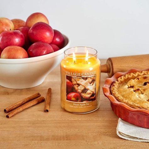 Candle Pictures, Apple Pie Candle, Candles Inspiration, Yankee Candle Fall, Pumpkin Scented Candles, Backyard Decorations, Pie Candles, Spooky Halloween Crafts, Looks For Summer