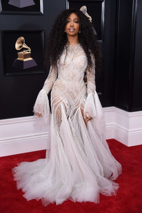 Grammy Awards 2018: Red Carpet Fashion and Dresses #eventdress #celebrity #event #dress Grammy Fashion, Grammy Outfits, Grammy Dresses, Grammy Awards Red Carpet, Grammys Red Carpet, Gala Outfit, Red Carpet Outfits, Celebrity Style Red Carpet, Naeem Khan