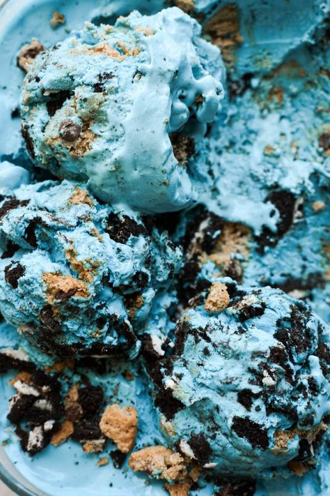 No Churn Cookie Monster Ice Cream - Curly Girl Kitchen No Churn Ice Cream Recipes, Churn Ice Cream Recipes, Cookie Monster Ice Cream, Cookie Monster Cookies, Monster Ice Cream, Ice Cream Pictures, Churn Ice Cream, Cookies Ice Cream, Ice Cream Mixture