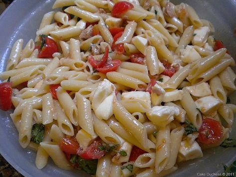 Penne with Mozzarella, Cherry Tomatoes, and Basil is a really easy Italian summer pasta dish. It's even more delicious at room temperature. Comes together in less than 30 minutes #italianfood #pastarecipe #summerrecipe #summerinitaly #italianpastarecipe #easypastarecipe #pasta #savoringitaly Italian Summer Pasta, Pasta Cherry Tomatoes, Pumpkin Pasta Sauce Recipe, Summer Pasta Dishes, Pumpkin Pasta Sauce, Cherry Tomato Pasta, Italian Pasta Recipes, Yummy Pasta Recipes, Easy Italian