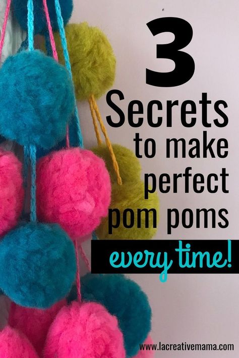 Wool Crafts Easy, Make Pom Poms With Yarn, Diy Pom Pom Maker, Diy Wool Crafts, Pom Poms Diy, Collage Embroidery, Pom Pom Tutorial, Pom Pom Necklace, Free Applique Patterns