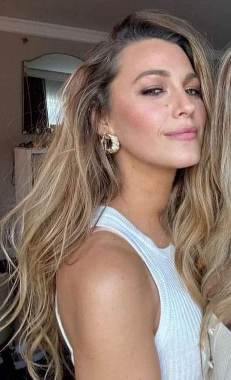 Blake Lovely Hair, Blake Lively Makeup Looks, Blake Lively 2024, Blake Lively Haircut, Blake Lively Aesthetic, Blake Lively Young, Blake Lively Hair Color, Blake Lively Face, Blake Lively Hairstyles