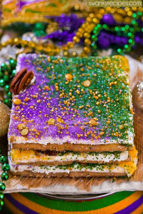 New Orleans Mardi Gras King Cake Praline Cracker Candy Mardi Gras Snacks, Mardi Gras Desserts, Toffee Dessert, New Orleans King Cake, Current Recipes, Native American Zodiac, Mardi Gras Recipes, King Cake Recipe, King Cakes