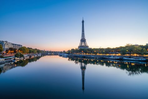 Nightly Paris of lovers and dreamers. Perfect place for your first kiss?  Photo by David Engel #paris #eiffeltower #love #kiss #dream #reflection #wallart #photocircle Paris Night Photography, Sunset Wall Mural, Paris Photography Eiffel Tower Wallpaper, Paris Horizontal Pictures, Eiffel Tower France, Paris Sunset, Eiffel Tower At Night Wallpapers, Paris Eiffel Tower Aesthetic Night, Paris Vibes