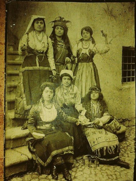 ⭐The Pendle Witch ⭐️ on X: "Italian Witches in Benevento, Italy, from the Coven of Janare (Diana), 1800s. “Unguent, Unguent Carry me to the Walnut Tree of Benevento Above the Water and above the Wind And above all other bad weather..” *Magic spell that Italian Witches recounted during Witchcraft trials* https://t.co/SU5QHF5F2H" / X Strega Italian Witch, Stregheria Italian Witchcraft, Italiano Aesthetic, Italian Folk Magic, Italian Witch, Italian Witchcraft, Italian Folklore, Weather Magic, Vintage Witch Photos