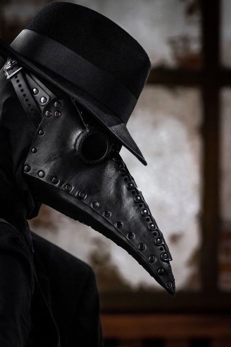 Black Plague Mask, Black Plague Doctor, Plague Doctor Costume, Crow Mask, Creepy Photography, Mask Photography, The Plague Doctor, Plague Mask, Gas Mask Art