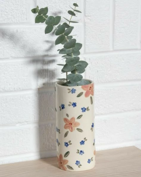 Ceramic Handmade Vase, Painted Ceramic Vase, Pottery Flower Vase, Diy Keramik, Ceramic Cafe, Diy Pottery Painting, Nature Colors, Pottery Painting Designs, Keramik Design