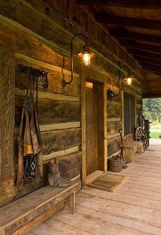 Cabin Decor Diy, Cabin Living Room Decor, Cabin Porches, Old Log Cabin, Log Cabin Living, Log Cabin Rustic, Log Cabin Ideas, Rustic Porch, Rustic Homes