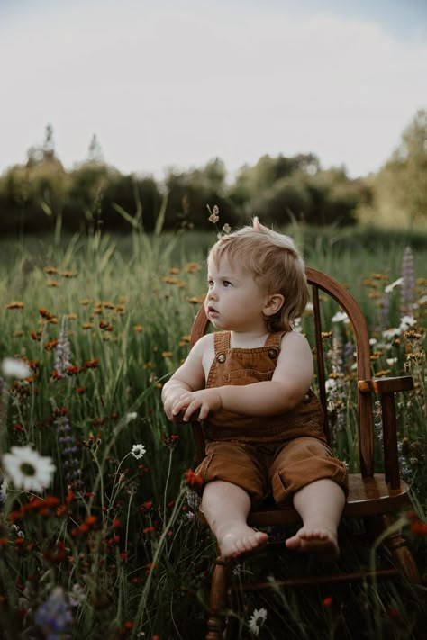 Baby Boy Field Wildflower photography ✨ 1st Bday Shoot, Birthday Photo Inspo, First Birthday Pics, 1 Year Photoshoot, 6 Month Photoshoot, 1st Birthday Shoot, First Birthday Shoot, Outdoor Baby Photography, One Year Photos