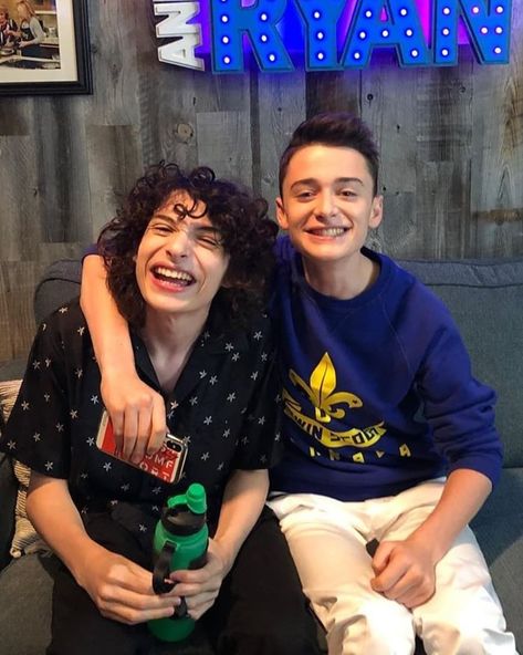 Stranger Things Finn Wolfhard and Noah Schnapp, Season 3, Mike, Will Finn Wolfhard And Noah Schnapp, Stranger Things Finn Wolfhard, Finn And Noah, I Like Me Better, St Cast, Noah Schnapp, Stranger Things Cast, Finn Wolfhard, His Smile