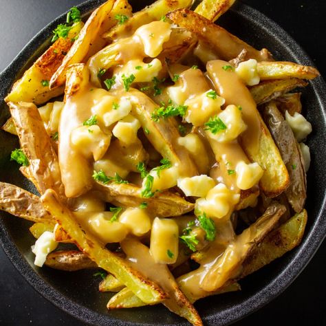 Simple Poutine Recipe (a Canadian Classic) - Two Kooks In The Kitchen Poutine Fries, Cheddar Cheese Curds, Poutine Recipe, Peameal Bacon, Vegetarian Gravy, Chicken Pot Pie Filling, Making French Fries, Brown Gravy Mix, Frozen French Fries