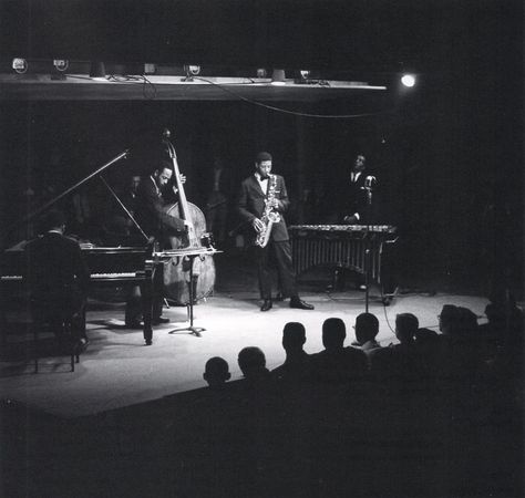 Sonny Rollins & The Modern Jazz Quartet at the August 31, 1958, Music Inn concert in Lenox, MA. (Photo: Clemens Kalischer) Jazz Quartet, A Love Supreme, Sonny Rollins, Jazz Concert, Peter Zumthor, Classic Jazz, Jazz Artists, Photo Report, Jazz Club