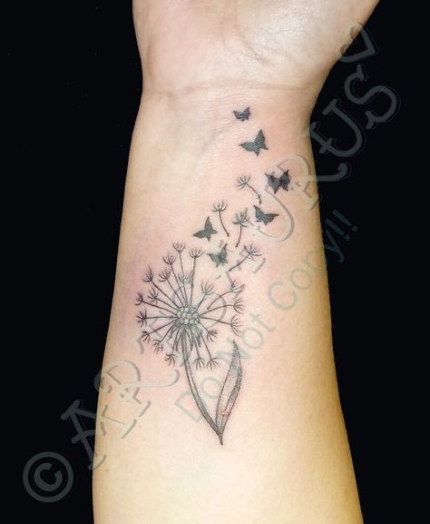 Dandelion wrist tattoo - This one is small yet simple. Description from pinterest.com. I searched for this on bing.com/images Dandelion Tattoo Meaning, Dandelion Tattoo Design, Dandelion Tattoo, Geniale Tattoos, Initial Tattoo, Butterfly Tattoo Designs, Large Tattoos, Wrist Tattoo, Elegant Tattoos