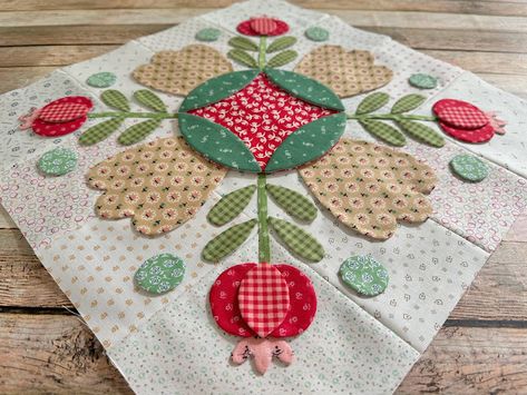 Bee In My Bonnet Free Pattern Tutorials, Meadow Quilt, Prairie Meadow, 3d Flower Applique, Applique Projects, Quilts Designs, Girl Quilts Patterns, Flower Quilt Patterns, Quilting Math