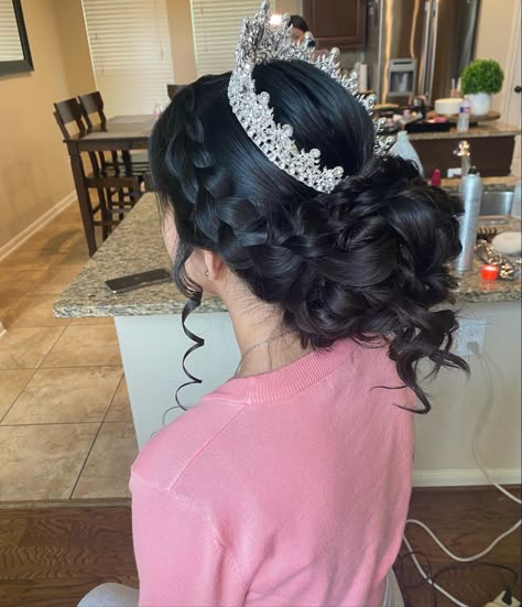 16 Hairstyles, Sweet 16 Hairstyles, Curly Bridal Hair, Crown Updo, Quinceanera Makeup, Purple Quinceanera, Bride Hairstyles Updo, Quince Hairstyles For Long Hair, Hair Quince