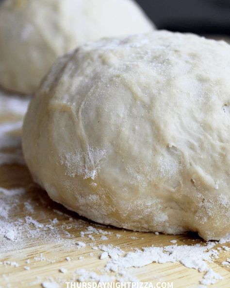 All you need to make 1-hour pizza dough is a big bowl, a sturdy wooden spoon, and some basic ingredients. Mix it up, let it rise, and you're ready to go! Dough Recipe Easy, No Yeast Pizza Dough, Pizza Dough Recipe Easy, Yeast Recipes, Flat Breads, Pizza Dough Recipe, Pizza Recipes Homemade, Dough Recipes, Easy Pizza