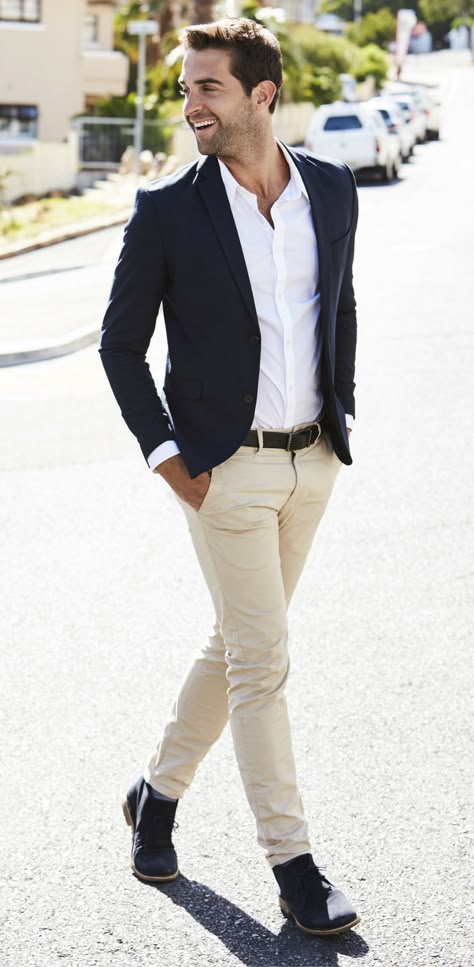 Spring men's fashion style. Classy business casual outfit for spring / summer. Featuring blazer, chinos, and a white dress shirt. Casual Chic Dress Code, Spring Business Outfits, Casual Chic Dress, Summer Business Attire, Mens Business Casual Outfits, Mens Fashion Blazer, Mens Business, Mens Fashion Business, Mens Fashion Edgy