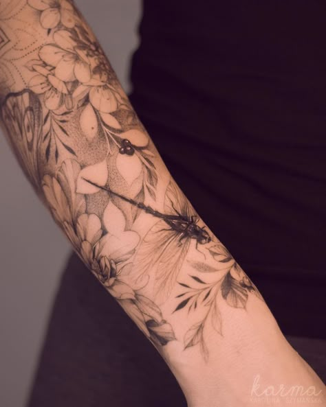 101 Dragonfly Tattoo Designs - [Best Rated Designs in 2020] - Next Luxury Dragonfly Tattoo Design, Feminine Tattoo Sleeves, Floral Tattoo Sleeve, Forearm Tattoo Women, Sunflower Tattoos, Floral Tattoo Design, Tattoo Collection, Dragonfly Tattoo, Shoulder Tattoos For Women