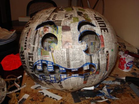 Pumpkin Head Costume Tutorial, Pumpkin Head Tutorial, Paper Mache Costume Head, Paper Mache Pumpkin Head Mask, Pumpkin Head Paper Mache, Paper Mache Pumpkin Head Costume Diy, How To Make A Pumpkin Head, Pumpkin Head Costume Diy, Diy Pumpkin Head Mask