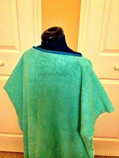 Crafty Surf: DIY Beach Towel Changing Cover Up Diy Beach Towel, Diy Beach Cover Up, Diy Surfboard, Towel Hoodie, Surfboard Covers, Diy Beach, Changing Robe, Old Towels, Beach Diy