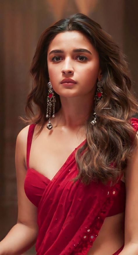 Alia Bhat Blouse Designs Rocky Aur Rani, Women Beauty Products, Alia Bhatt Saree, Photo Women, Alia Bhatt Photoshoot, Actress Hairstyles, Anushka Shetty, Adah Sharma, Turkish Women