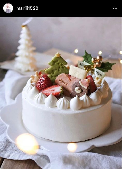 Japanese Christmas Cake, Merry X'mas, Japanese Cake, Christmas Cake Designs, Basic Cake, New Year's Cake, Gluten Free Christmas, Xmas Cake, Sweet Recipes Desserts