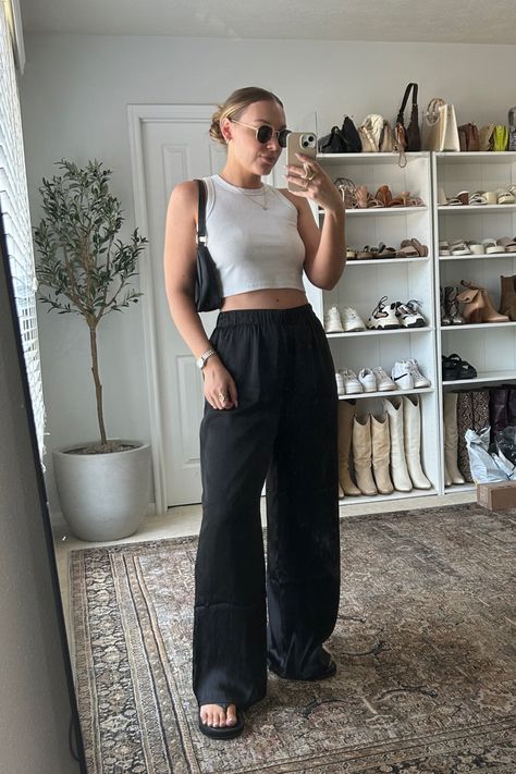 Linen Trousers Outfit Casual, Outfits With Loose Black Pants, Casual Black Pants Outfit Summer, Black Float Pants Outfit, Black Summer Pants, Summer Outfits Flowy Pants, Green Pants Summer Outfit, Black Linen Trousers Outfit Summer, Flowy Wide Leg Pants Outfit