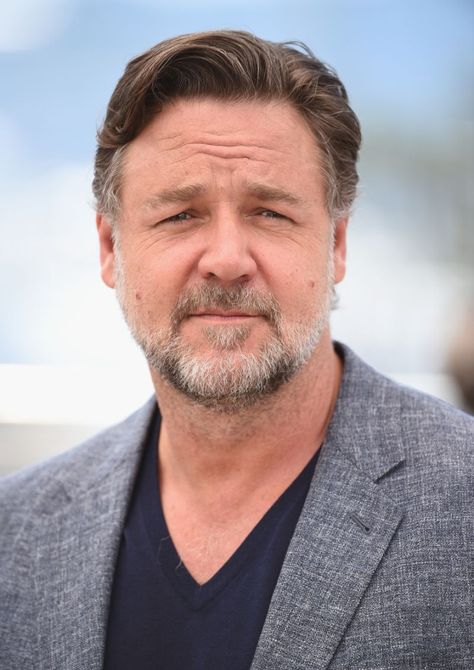 Chris Young Music, Old Man Pictures, Gladiator Movie, Women Looking For Men, In His Arms, Russell Crowe, Australian Actors, Mel Gibson, Actor Picture